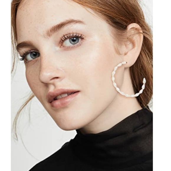 $165 Lele Sadoughi Conch Shell Hoop Earrings, White